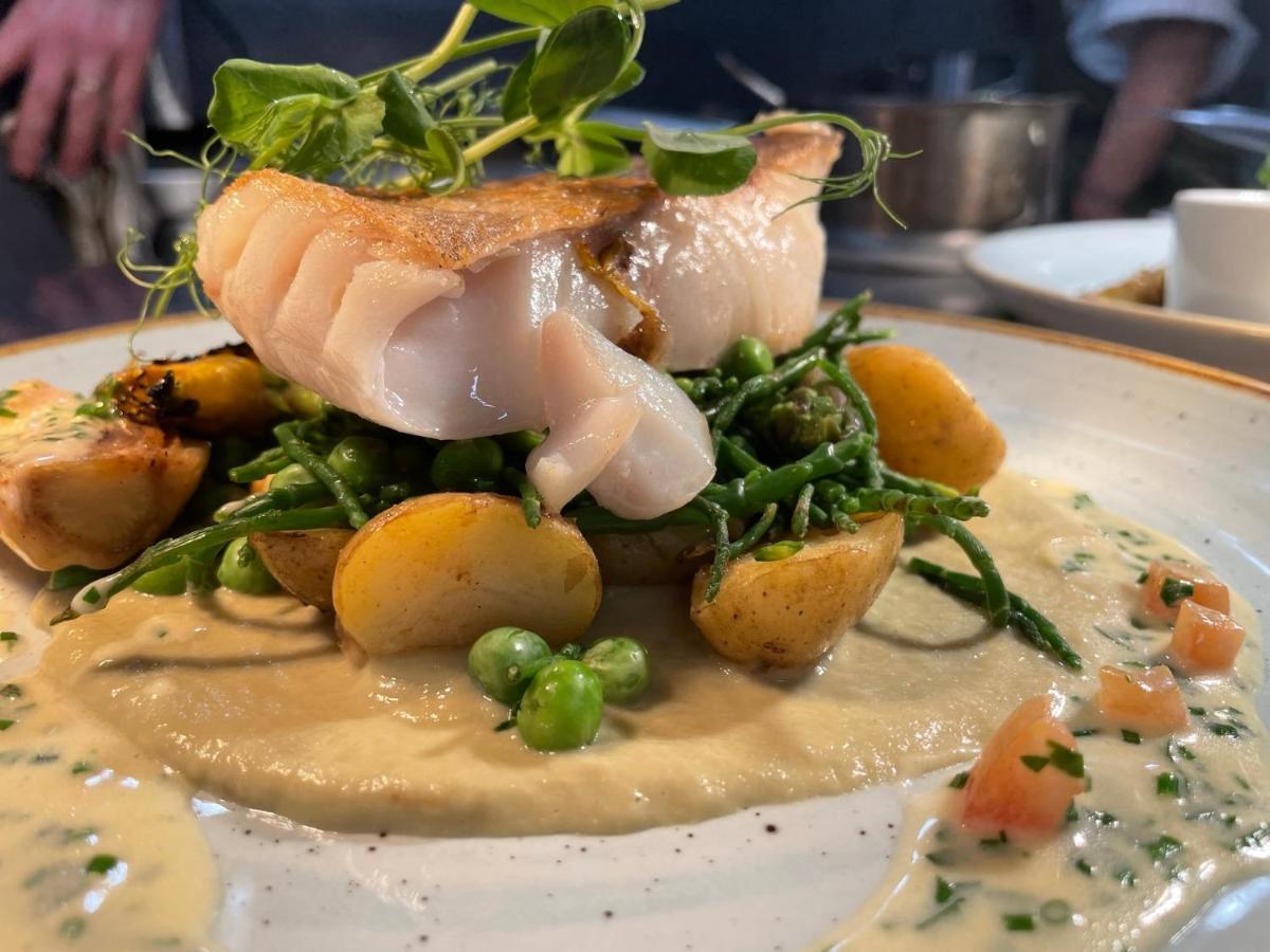 The Swan Inn Swinbrook Burford Zewnętrze zdjęcie