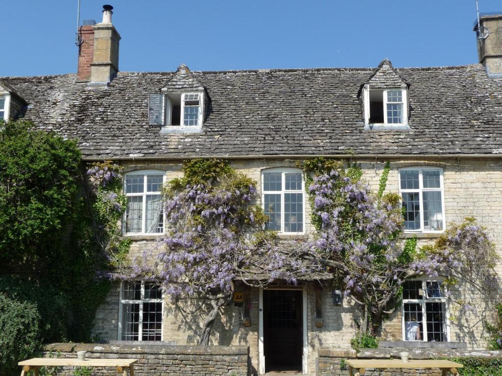 The Swan Inn Swinbrook Burford Zewnętrze zdjęcie