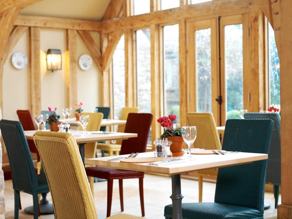 The Swan Inn Swinbrook Burford Zewnętrze zdjęcie