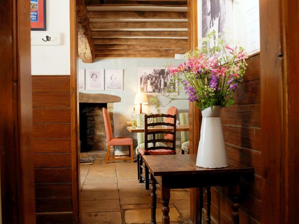 The Swan Inn Swinbrook Burford Zewnętrze zdjęcie